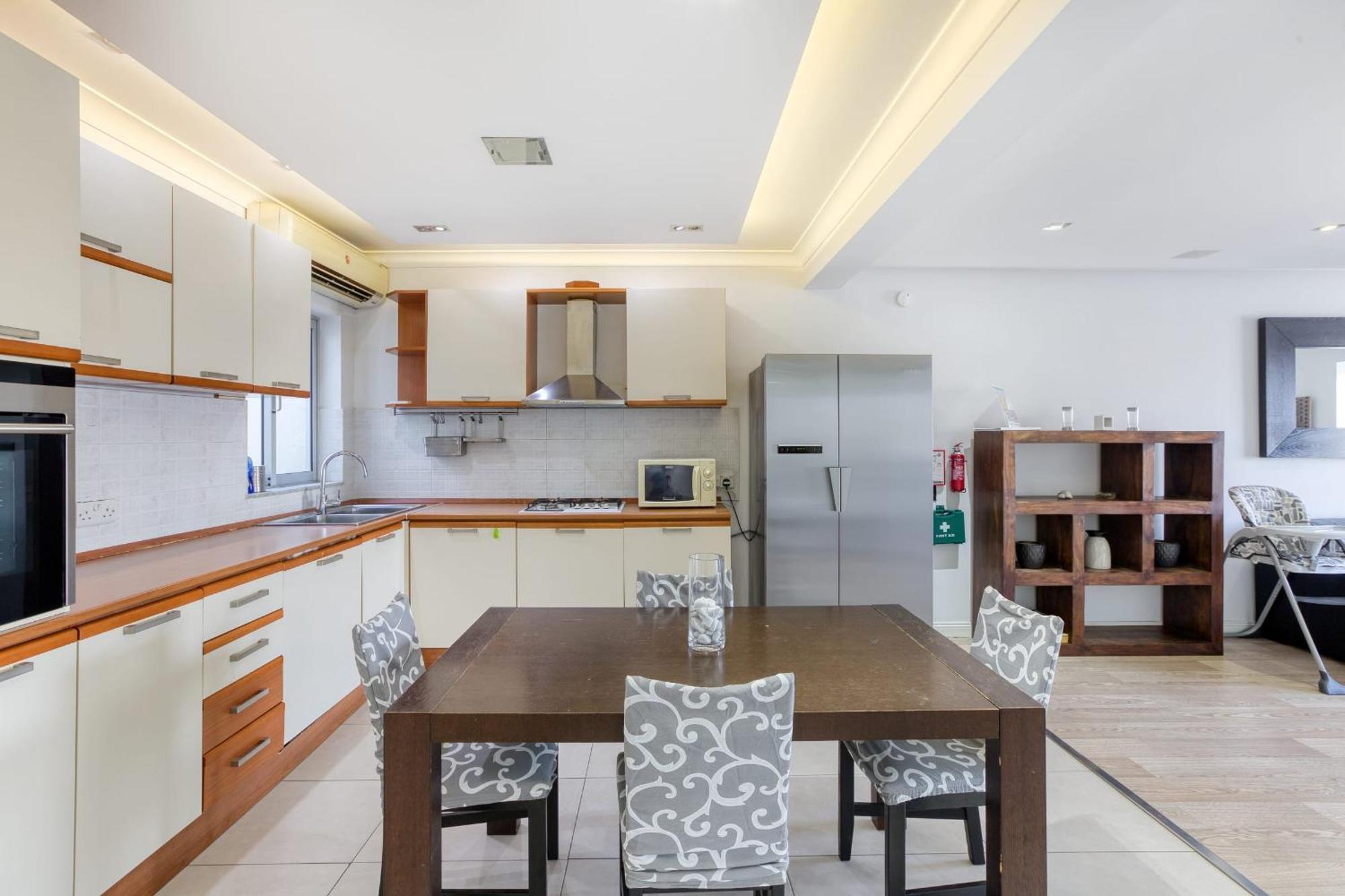 Seafront Apartment-Hosted By Sweetstay Pietà Buitenkant foto